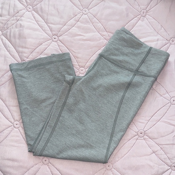 NWOT Lululemon Cropped Flare Leggings - Picture 1 of 9